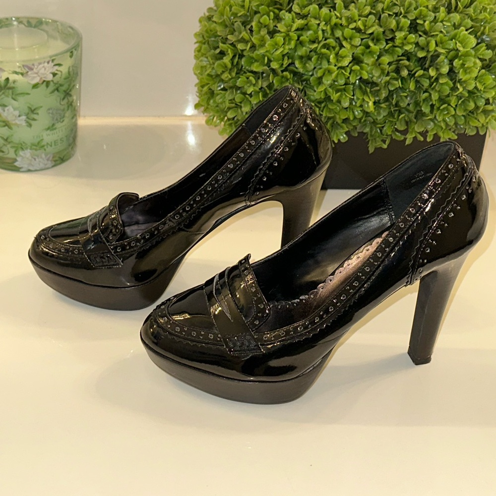 Lulu Townsend Black Polished Loafers for Formal Occasions